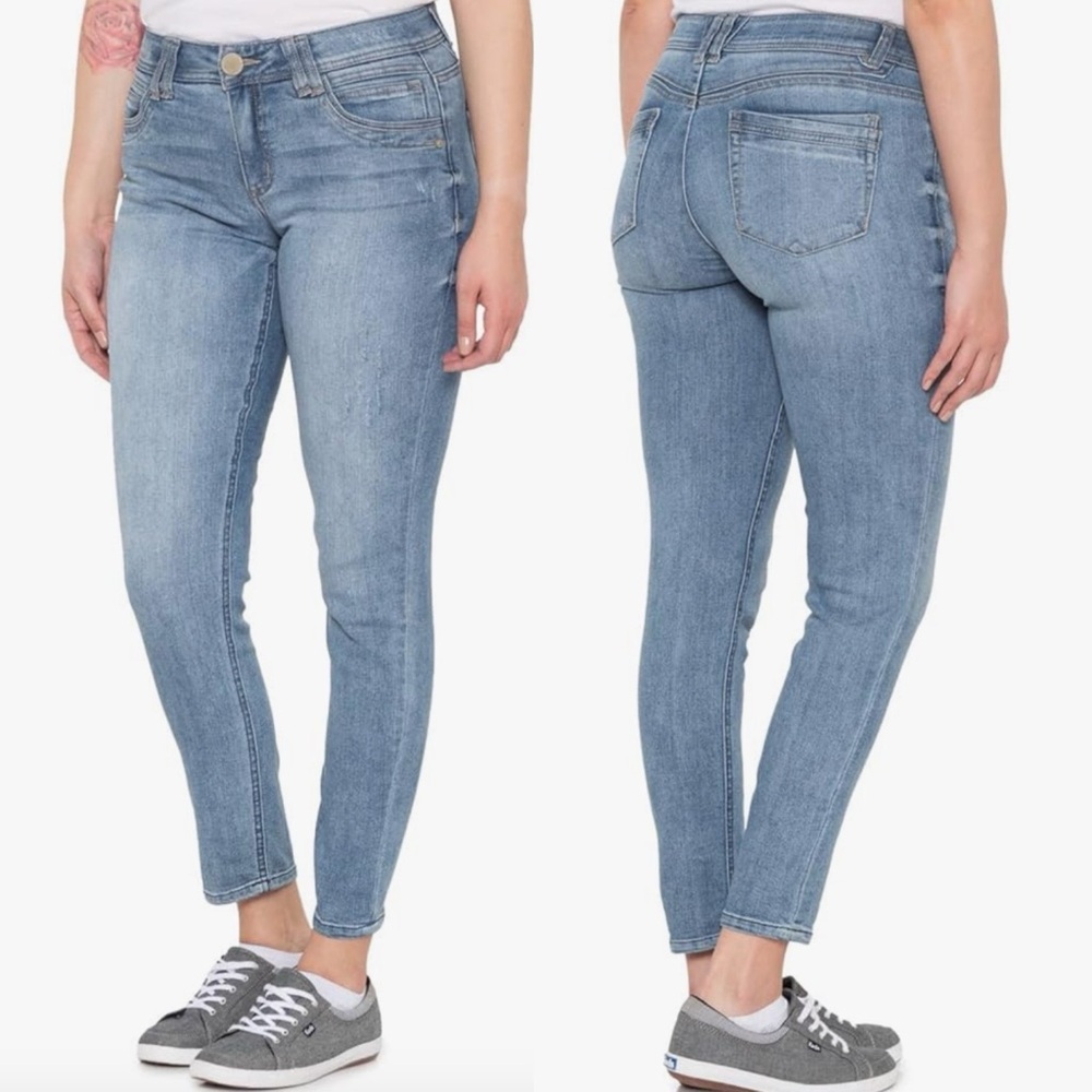 Democracy "Ab"solution Light Wash size 6 Women’s‎ Denim